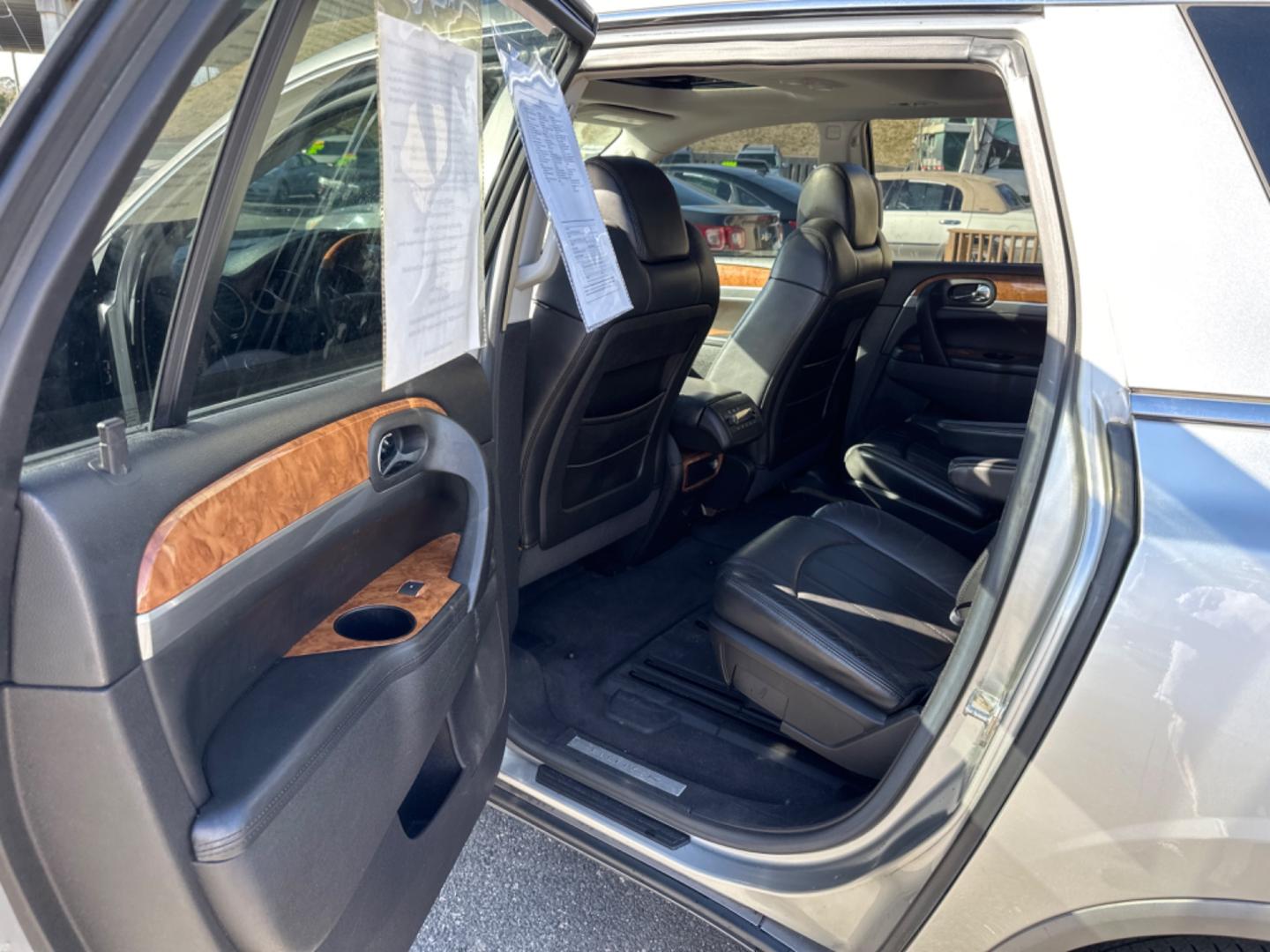 2008 Silver Buick Enclave CXL AWD (5GAEV23718J) with an 3.6L V6 DOHC 24V engine, 6-Speed Automatic Overdrive transmission, located at 5700 Curlew Drive, Norfolk, VA, 23502, (757) 455-6330, 36.841885, -76.209412 - Photo#9